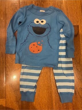 Hanna Andersson Blue Cookie Monster Pajama Set with Orange Cookie Detail